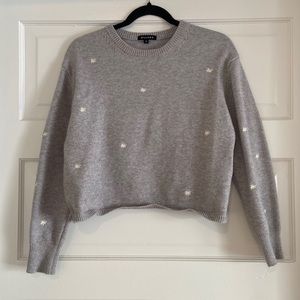 Crop sweater with daisy detail